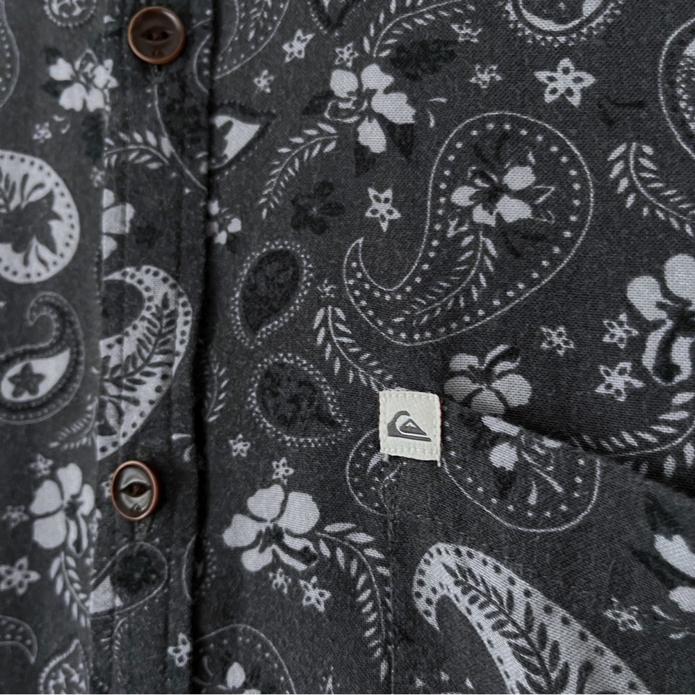Quicksilver Paisley Button up Short Sleeve Shirt, Size Small - Picture 5 of 7